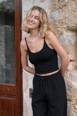 Ada-Crop-Top-schwarz-und-Marlie-Hose-schwarz