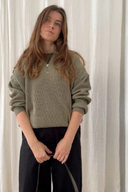 Libra Bio Baumwolle Pullover Damen in Olive – gestrickt in Huttwil und genäht in Zürich